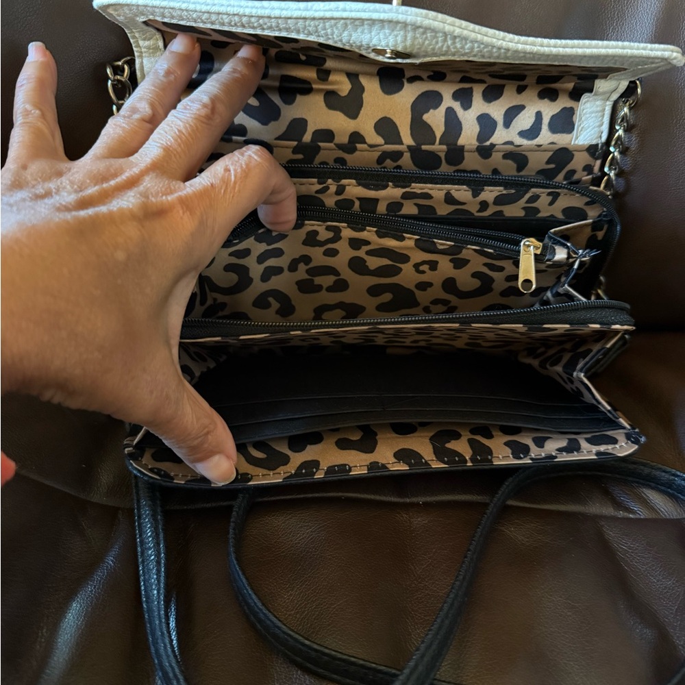 Jessica Simpson Crossbody Bag-embossed Black, Gray, and off White EUC - Picture 7 of 10